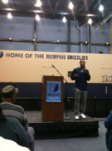 24 damon staudelmeyer at grizzlies chalk talk 2.19