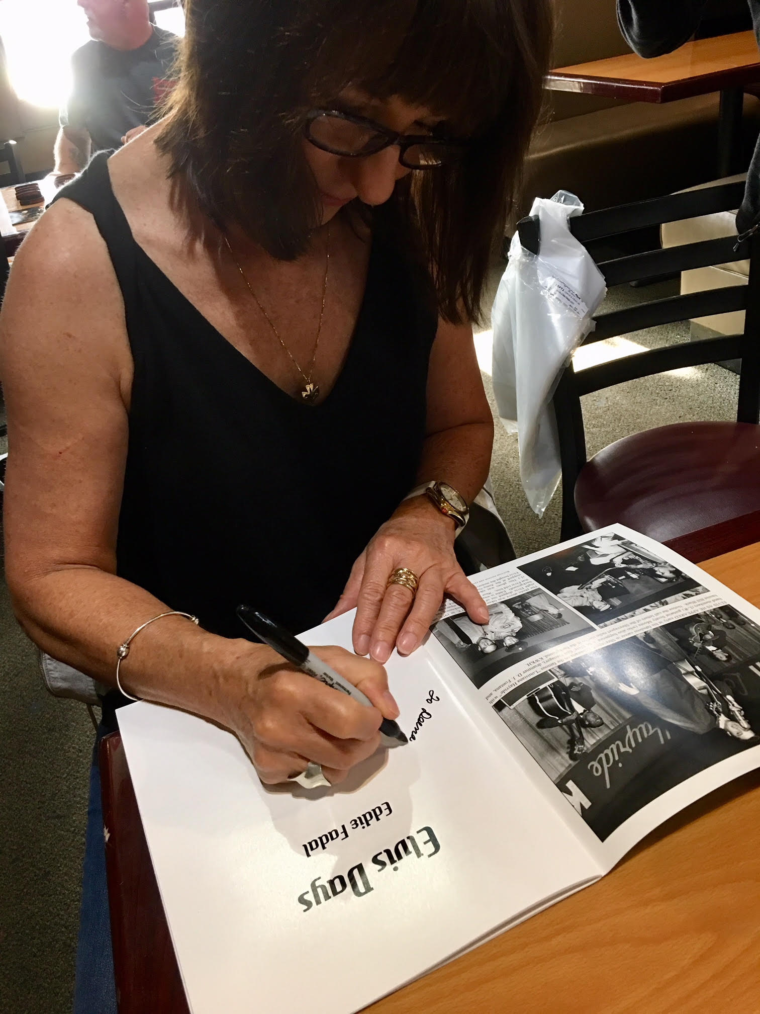 janice signing